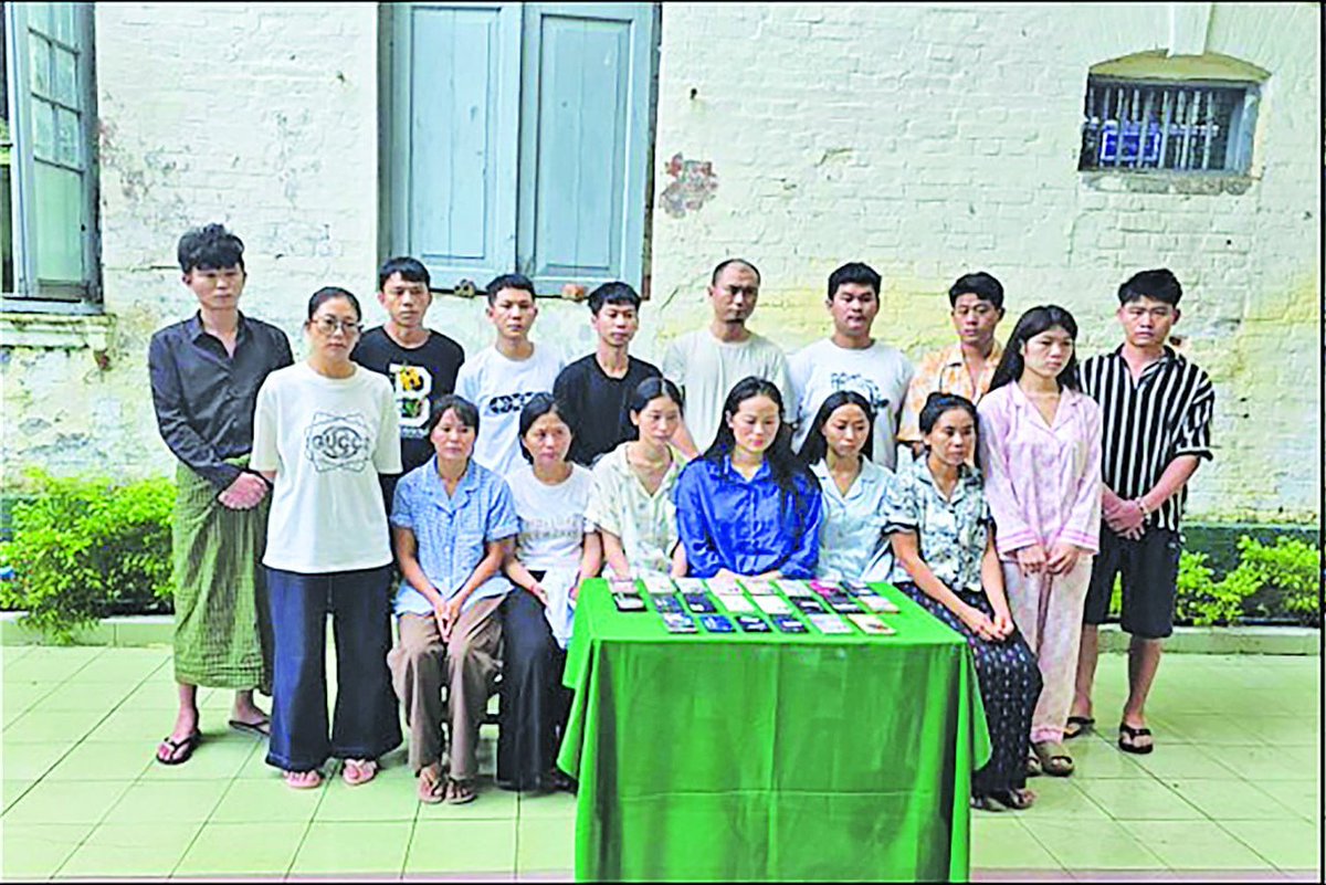MrJune66's tweet photo. ရန်ကုန်တိုင်းဒေသကြီး၊ ကမာရွတ်မြိုနယ်၊ (၁၀)ရပ်ကွက်၊ အောင်မင်းခေါင်(၁) လမ်းရှိ နေအိမ်တစ်လုံးတွင် အွန်လိုင်းလိမ်လည်မှု ပြုလုပ်လျက်ရှိသည့် မြန်မာနိုင်ငံသား အမျိုးသား ၈ ဦးနှင့် အမျိုးသမီး ၈ ဦး၊ စုစုပေါင်း ၁၆ ဦးအား  လုပ်ငန်းသုံးပစ္စည်းများနှင့်အတူ ဖမ်းဆီးရမိခဲ့ကြောင်း သိရှိရသည်။ https://t.co/dWQmxBbKaX