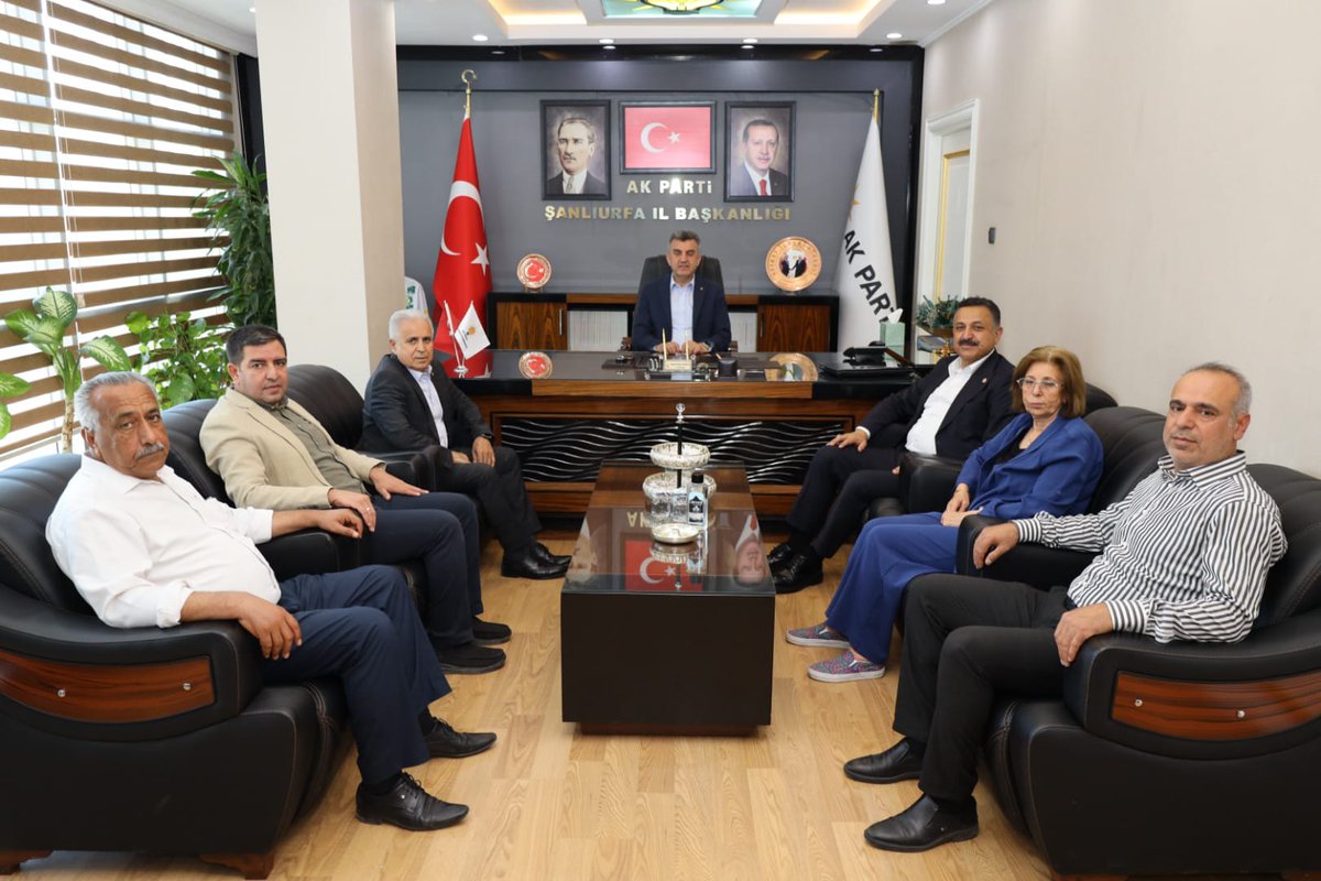 HikmetBasak_63's tweet photo. 📍Şanlıurfa 

AK Parti Şanlıurfa İl Başkanlığımızı ziyaret ederek İl Başkanımız ve teşkilat mensuplarımızla bir araya geldik.

Şanlıurfa’mız için yürüttüğümüz çalışmaları değerlendirdik, istişarelerde bulunduk. Birlik ve beraberlik içerisinde, hemşehrilerimize hizmet yolunda kararlılıkla çalışmaya devam edeceğiz.

Misafirperverlikleri için İl Başkanımıza ve kıymetli teşkilat mensuplarımıza teşekkür ediyorum. 

@Akparti 
@milhamigunbegi