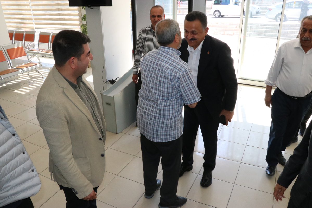 HikmetBasak_63's tweet photo. 📍Şanlıurfa 

AK Parti Şanlıurfa İl Başkanlığımızı ziyaret ederek İl Başkanımız ve teşkilat mensuplarımızla bir araya geldik.

Şanlıurfa’mız için yürüttüğümüz çalışmaları değerlendirdik, istişarelerde bulunduk. Birlik ve beraberlik içerisinde, hemşehrilerimize hizmet yolunda kararlılıkla çalışmaya devam edeceğiz.

Misafirperverlikleri için İl Başkanımıza ve kıymetli teşkilat mensuplarımıza teşekkür ediyorum. 

@Akparti 
@milhamigunbegi