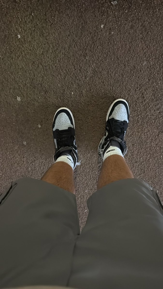 MrMasterAdam's tweet photo. I can feel you stairs at me and my feet after the gym - pathetic what do you want from me ? Better yet what can you give me ? #sweatysocks #boyfeet #feetworshi̇p #findom #feetworshi̇p https://t.co/VvsuFRL4RV