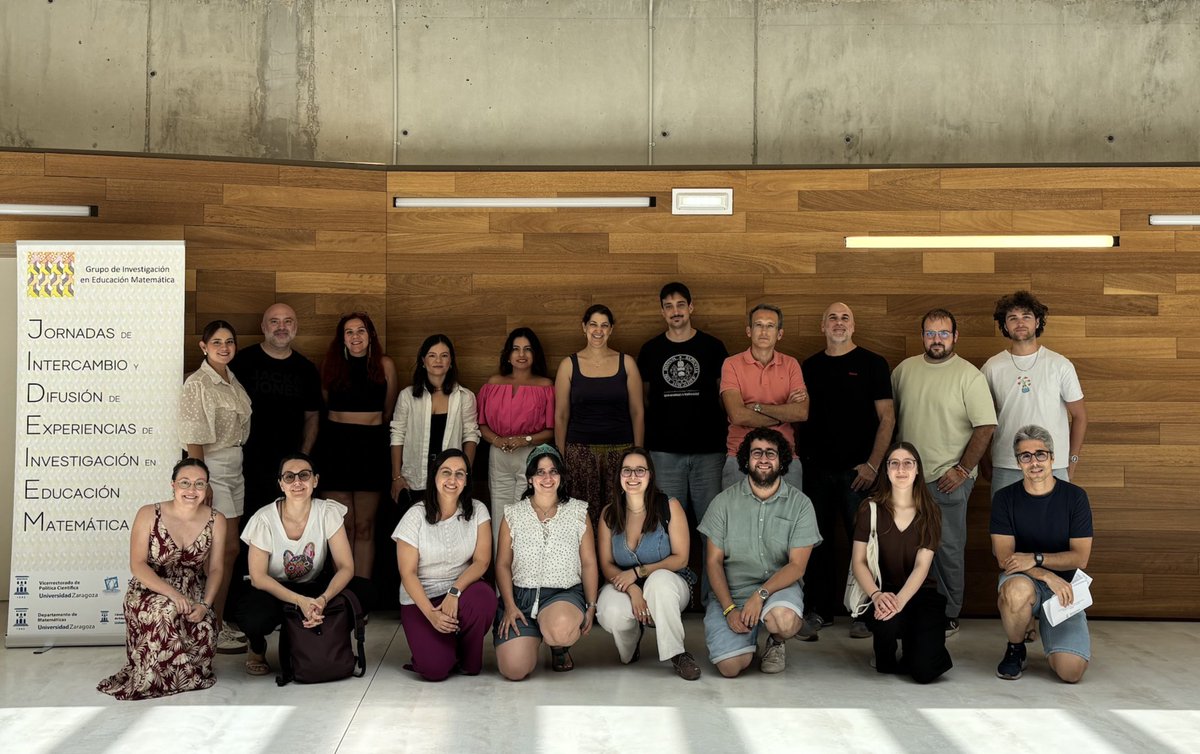 dm_unizar's tweet photo. Para terminar, la tradicional foto de grupo. ¡Hasta la próxima! https://t.co/kwKifJPNia