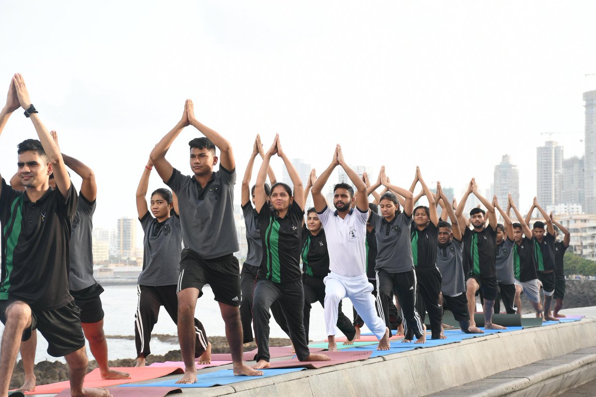 IN_WesternFleet's tweet photo. Every breath connects. Every posture strengthens. 🌿🧘‍♂️

As the countdown to #IDY2026 continues, Western Fleet personnel embraced yoga to build strength, balance and focus, drawing inspiration from the calm of nature. 🇮🇳⚓

#INSBrahmaputra
#INSTeg
#IDY2026 #InternationalDayOfYoga #YogaForOneEarthOneHealth #YogaForWellbeing #SwordArm

@indiannavy
@IN_WNC
@DefPROMumbai