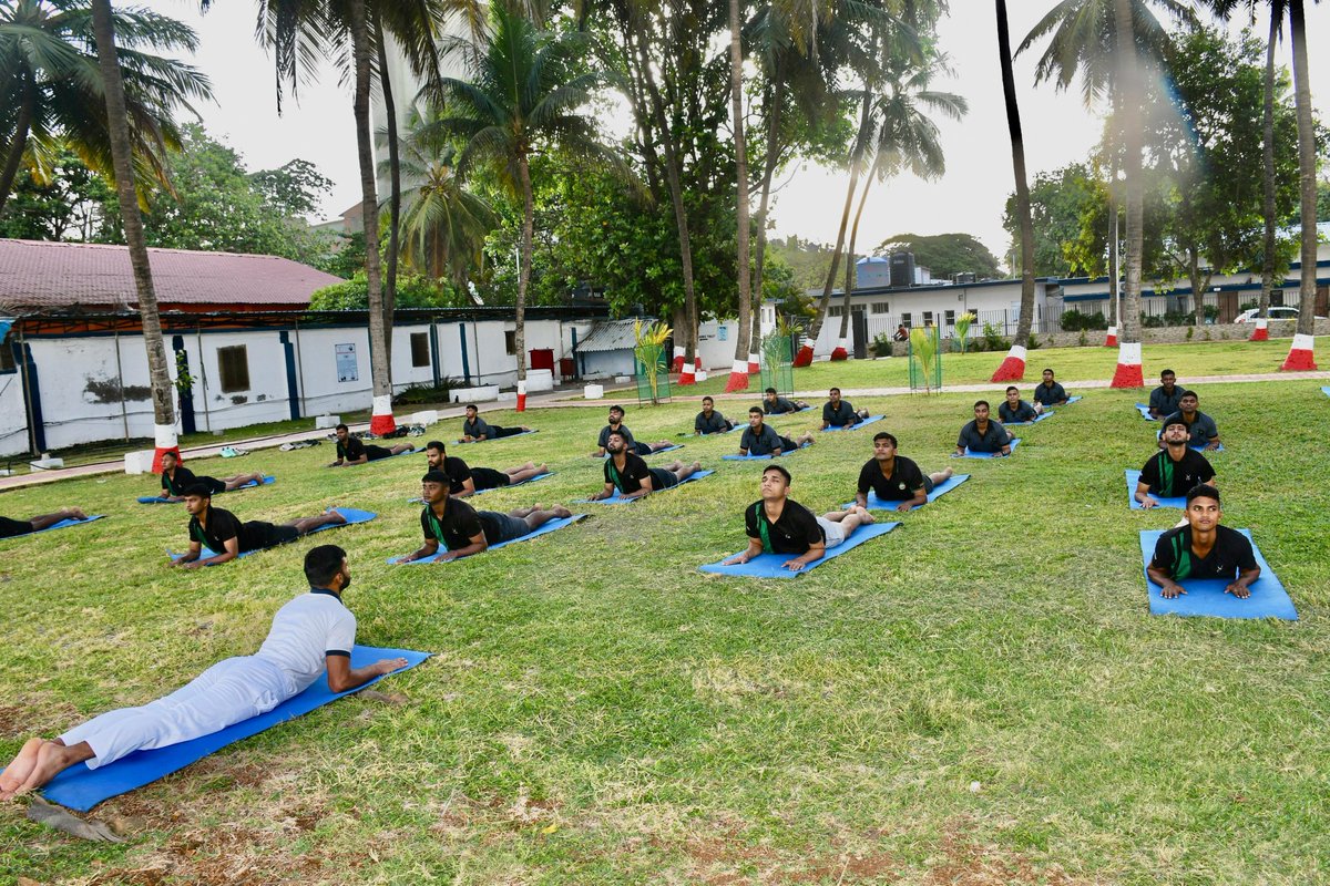 IN_WesternFleet's tweet photo. Every breath connects. Every posture strengthens. 🌿🧘‍♂️

As the countdown to #IDY2026 continues, Western Fleet personnel embraced yoga to build strength, balance and focus, drawing inspiration from the calm of nature. 🇮🇳⚓

#INSBrahmaputra
#INSTeg
#IDY2026 #InternationalDayOfYoga #YogaForOneEarthOneHealth #YogaForWellbeing #SwordArm

@indiannavy
@IN_WNC
@DefPROMumbai
