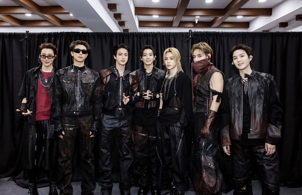 BTSypher7's tweet photo. The designer of BTS’ Busan initial concert fits is experimental luxury fashion house Carnet-Archive! Thread of each look on each member 🧵 

#BTS_ARİRANG_BUSAN #BTS_WORLDTOUR_ARIRANG https://t.co/NJSoooTsUw
