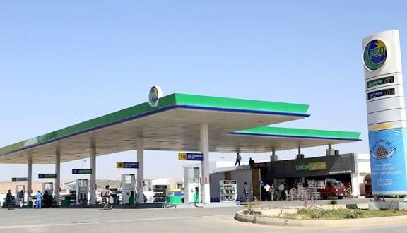 RayhamUnplugged's tweet photo. 🚨 Government of Pakistan reduced the Petrol price by 74 rs per litre and Diesel price by 67 rs per litre. 

- Congratulations to the whole nation. 🎉 https://t.co/001hhlEnXA