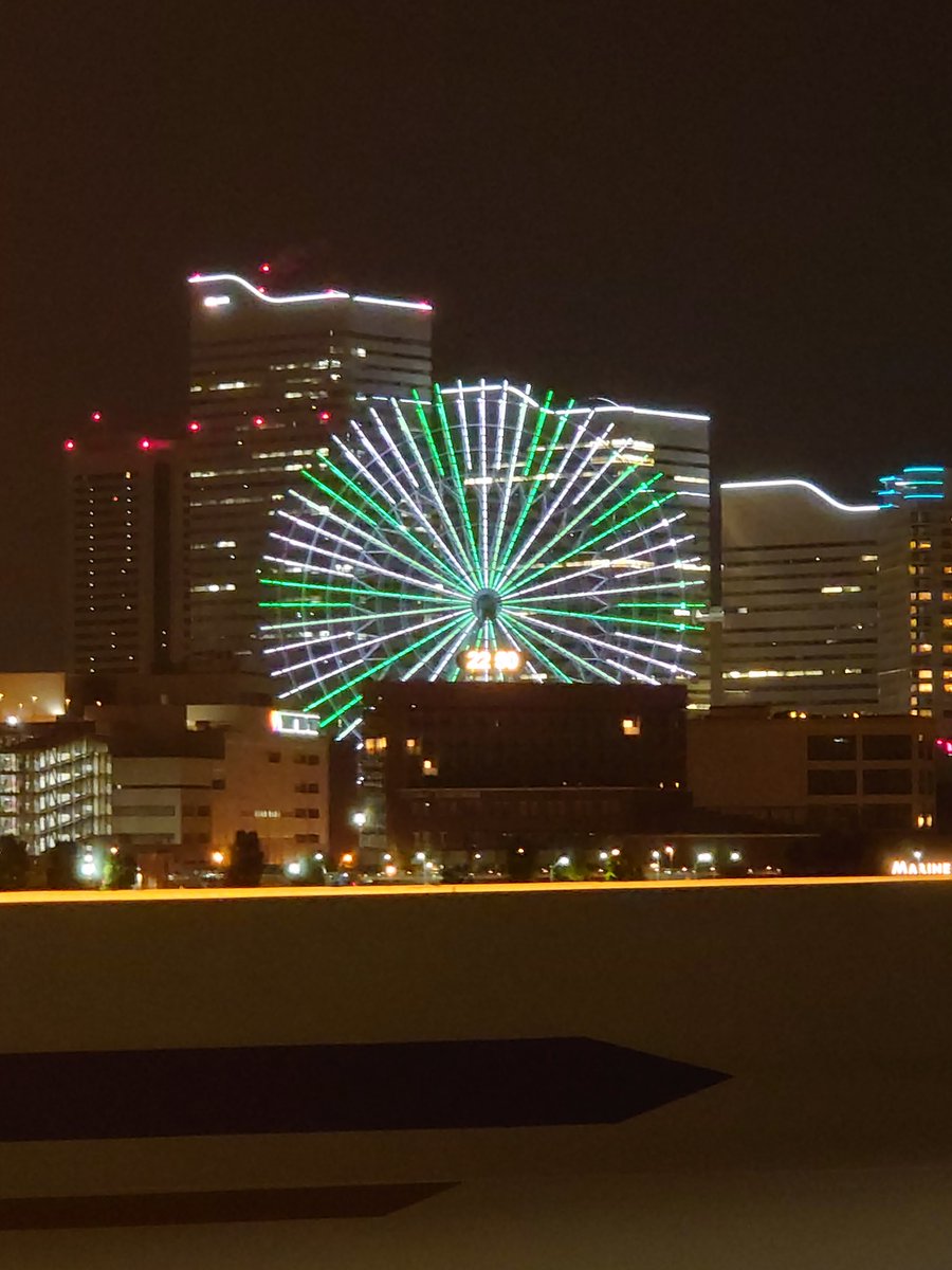 あの観覧車(コスモクロック)が 明日夜とかに(今夜も)キティちゃんに