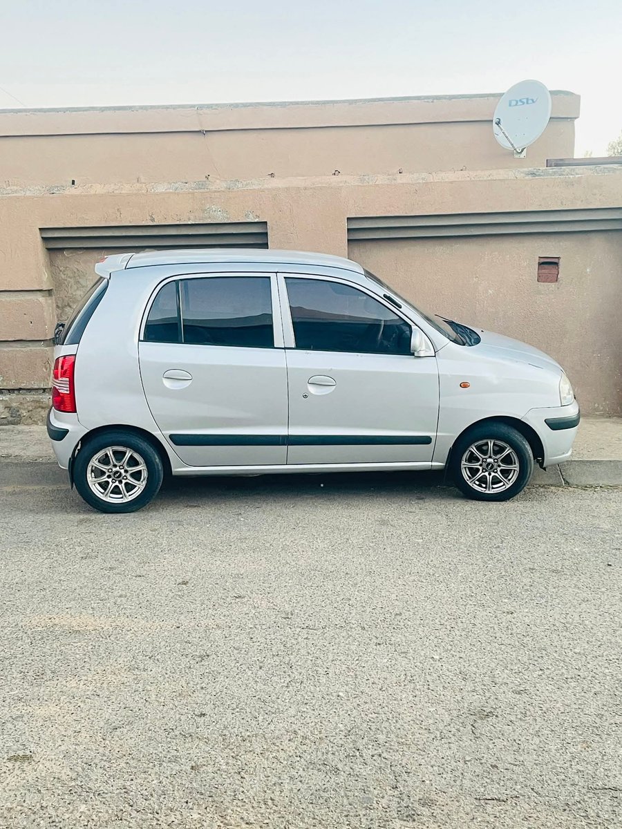MaskandiProf's tweet photo. @JoyManganye The car she bought https://t.co/Qne6X8TFht