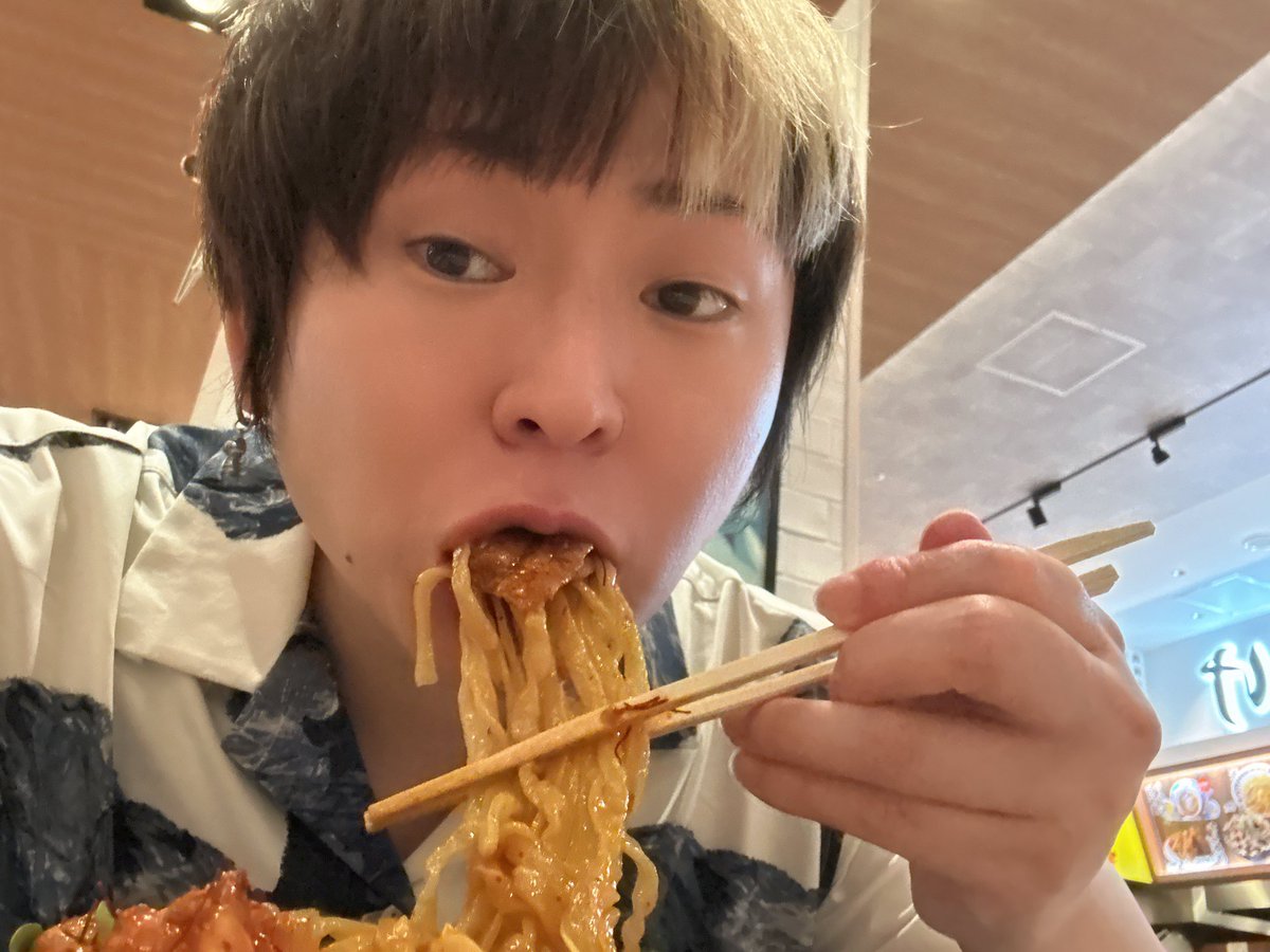 SwU_Twitte's tweet photo. 安定の #肉そばけいすけ の #肉盛り辛味つけ麺 🍜

YouTube出てくれた大将が7月に銀座店に異動になるとの事😭

銀座店は鴨そばだったかな？🦆

#オススメつけ麺 
#ららぽーと海老名 https://t.co/4gJKp4fkgD
