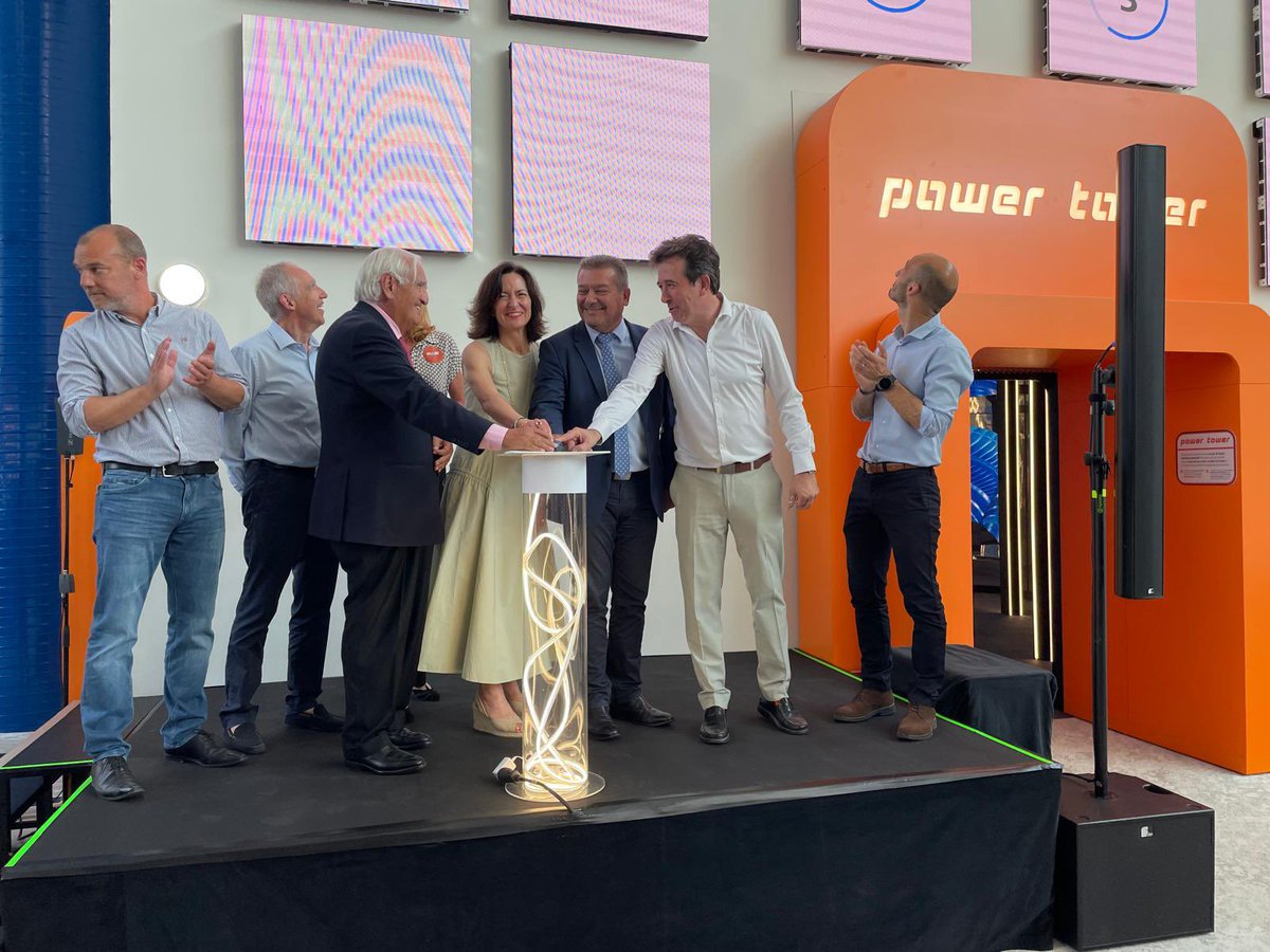 departement86's tweet photo. #Énergie | PULSE : une nouvelle expérience au cœur de la transition énergétique au Futuroscope 🚀 

👀 Le pavillon historique invite les visiteurs à découvrir la transition énergétique grâce à un parcours spectaculaire de plus de 600 m² mêlant espaces immersifs, maquettes interactives et expériences ludiques

✅ 2 salles immersives : découverte des solutions mises en œuvre pour tendre vers la neutralité carbone du Futuroscope, voyage visuel et sonore à 360° au cœur de la création du monde

💬 « Le Département est fier d'un parc qui, depuis ses débuts, sait éduquer autant qu'émerveiller, montrer qu'un territoire et son parc peuvent, en plus d’allier l’attractivité et l’innovation, assumer leur responsabilité environnementale et sensibiliser à l’impératif de transition, aussi bien numérique qu’énergétique. » Alain Pichon