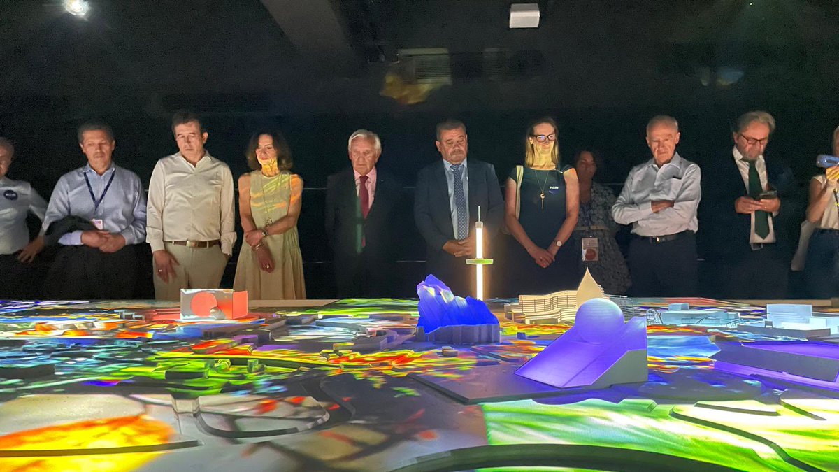 departement86's tweet photo. #Énergie | PULSE : une nouvelle expérience au cœur de la transition énergétique au Futuroscope 🚀 

👀 Le pavillon historique invite les visiteurs à découvrir la transition énergétique grâce à un parcours spectaculaire de plus de 600 m² mêlant espaces immersifs, maquettes interactives et expériences ludiques

✅ 2 salles immersives : découverte des solutions mises en œuvre pour tendre vers la neutralité carbone du Futuroscope, voyage visuel et sonore à 360° au cœur de la création du monde

💬 « Le Département est fier d'un parc qui, depuis ses débuts, sait éduquer autant qu'émerveiller, montrer qu'un territoire et son parc peuvent, en plus d’allier l’attractivité et l’innovation, assumer leur responsabilité environnementale et sensibiliser à l’impératif de transition, aussi bien numérique qu’énergétique. » Alain Pichon