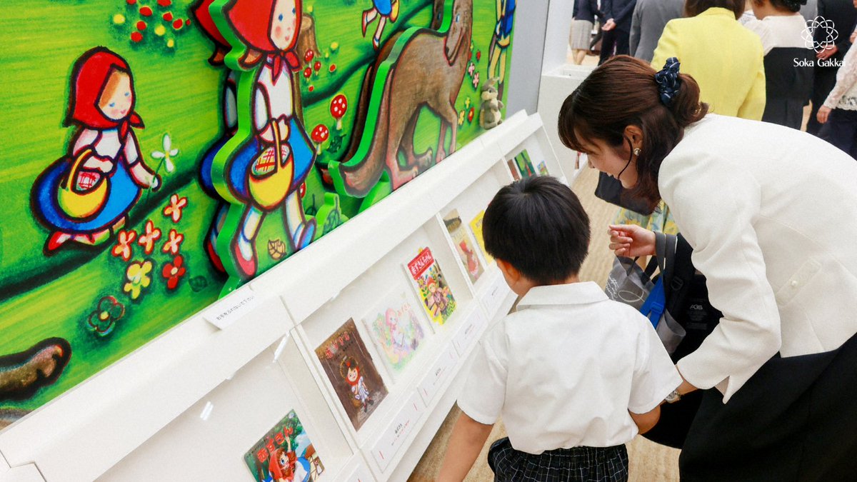 sgi_info's tweet photo. 🆕News: On June 12, two exhibitions organized by the Soka Gakkai opened in Japan. The first, "Books—Heritage of Humanity," opened at Nihonbashi Plaza in Tokyo and featured rare first editions of literary masterpieces and handwritten correspondence from renowned authors throughout history. The second, "Picture Books and My Story Exhibition" (tentative translation), opened at the Kyushu Ikeda Auditorium in Fukuoka City. Designed as an interactive experience, it offers visitors of all ages access to approximately 600 picture books alongside hands-on digital displays. Admission to both exhibitions is free.

#SokaGakkai #BuddhisminAction #SokaGakkaiNews
