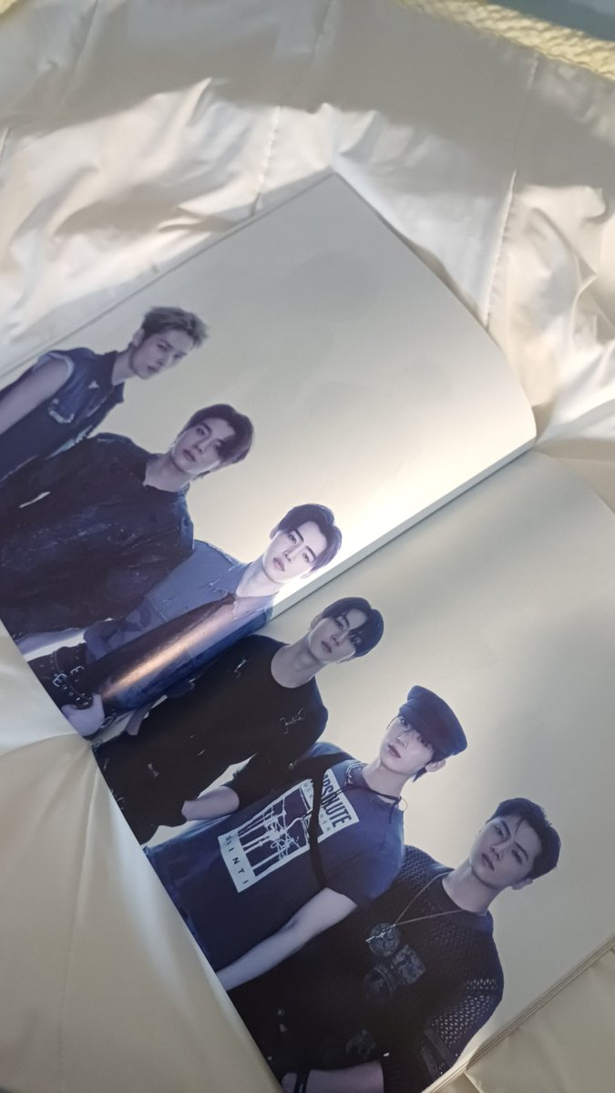 su_no_light's tweet photo. 앳스타일 개예쁨 https://t.co/2ZrTb3rmHj