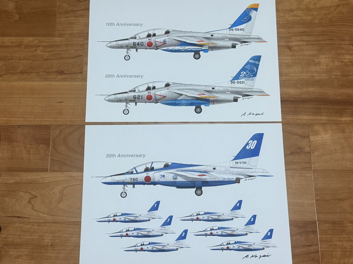 MSFacto0011's tweet photo. 2026.6.19 航空ジャーナリスト協会「JAJA COLLECTION 2026」〝T-4ブルー 30年の軌跡〟を見てきました👀
会場では写真展や、イラストレーター佐竹政夫氏、永井淳雄氏のイラスト、ブルー関連の記念品などが展示されてました❣️
会場に佐竹さんが居たので、ポスターにサインを頂きました♪ https://t.co/qKm6Up9yTy