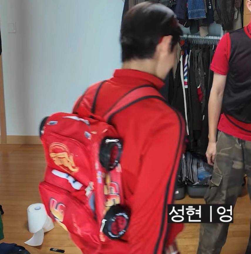 athynya9's tweet photo. seonghyeon has the cutest bag collection ever 😭 😭😭 https://t.co/aT8wMssif5
