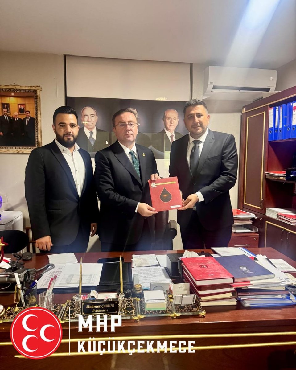 KCEKMECE_MHP's tweet photo. İlçe Başkan Yardımcımız Sn. Sinan KARABULUT ve İlçe YK Üyemiz Sn. Barış ERGÖÇEN; Caferîlik İnancını Tanıtma, Araştırma ve Eğitim Derneği'nin Evrensel #Aşura Matem Merasimi davetiyesini, İl Sekreterimiz Sn. Mehmet ÇAMUR Beyefendi'nin şahsında İl Başkanlığımıza takdim etmişlerdir. https://t.co/OgRKxbAd8F