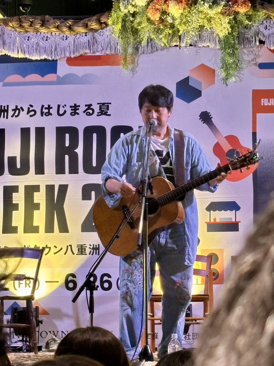 Pank_Flamingos's tweet photo. 曽我部さんはいつ見ても最高！！
話すと優しいのに、歌が始まるとぐいぐい魂の力強さでオーディエンスのボルテージを上げてくれる感じ
コンビニのコーヒーの歌がどこかドラマチックで心に沁みた🥺
アンコールは青春狂走曲！さすがですよ
みんなすっごい盛り上がって幕を閉じた
フジロックが楽しみ⭐︎ https://t.co/IfUVCZkGXZ