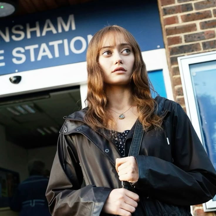 Jadethecorn's tweet photo. Love Rhiannon Lewis. She gets possessed with the serial killer demons when she wears the raincoat 🖤 https://t.co/NRwDNLjEWt