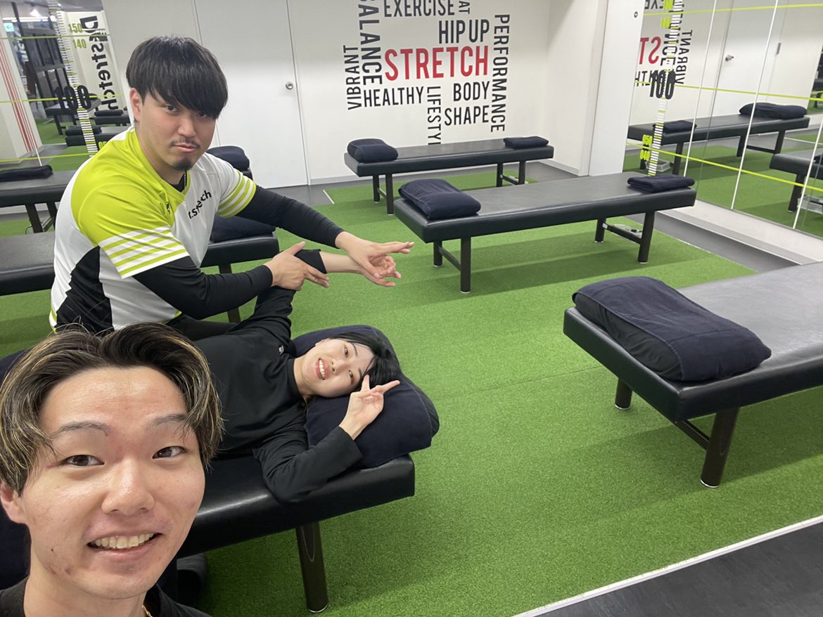 Drstretch202203's tweet photo. 河内がストレッチ受けに
マッピーがロープレしに
茶屋町に来てくれました🌟

残り1ヶ月最後までやれることを
やれるだけやる🌟

できできのやれやれです🌟

#グイッ https://t.co/hPb4sVfdQt