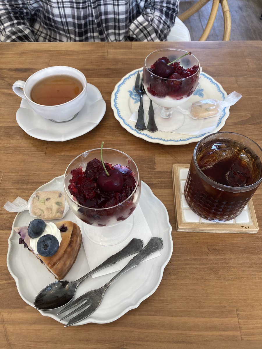 morley092's tweet photo. 本日は久々のお休み😅
なんと都合良く開催されてた、妻のお友達が営む「1 Day Cafe」に遊びに川口の某所へ🚗💨
お目当てはオリジナルのスパイシーチキンカレー🍛、これが旨いのなんの⁉️、実は夫婦揃って大ファンで何度もリピートしちゃってます😋🍴
スイーツ🍰も最強〜✨、とても素敵な休日でした〜🤗 https://t.co/gIpdSIvj8i