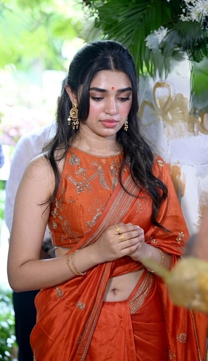 strikenworship's tweet photo. Abba nibbi mundaa 22 yrs ke ee size lu entey babu..entha mandi vesaaru
Boddu lo kuda gattiga dhopi untaaru chala mandi baga sagipoindi https://t.co/5QdVpnsGQy