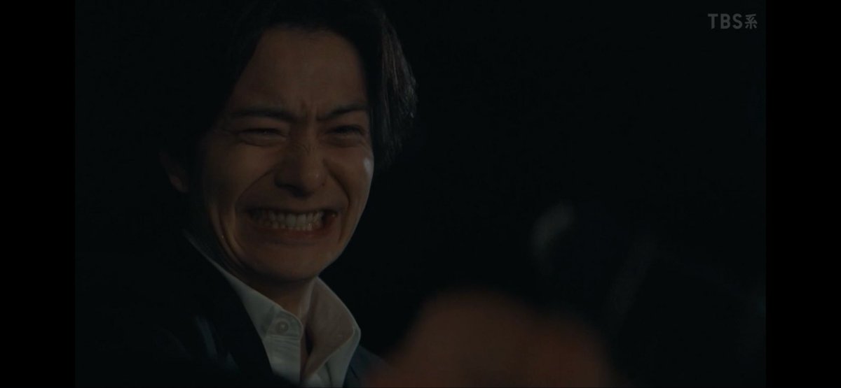 jawvv0's tweet photo. 両親殺されたずっと復讐するために警察官になって、それで真犯人が大好きやった晴日で泣きながら殺すシーン。こうゆうのでほんまに撃ち殺せるの珍しい気がする。警察官が止めに来るかと思ったら来ずに復讐成功できてすっきり良かったの気持ちです。

 #田鎖ブラザーズ https://t.co/weUseJnds4