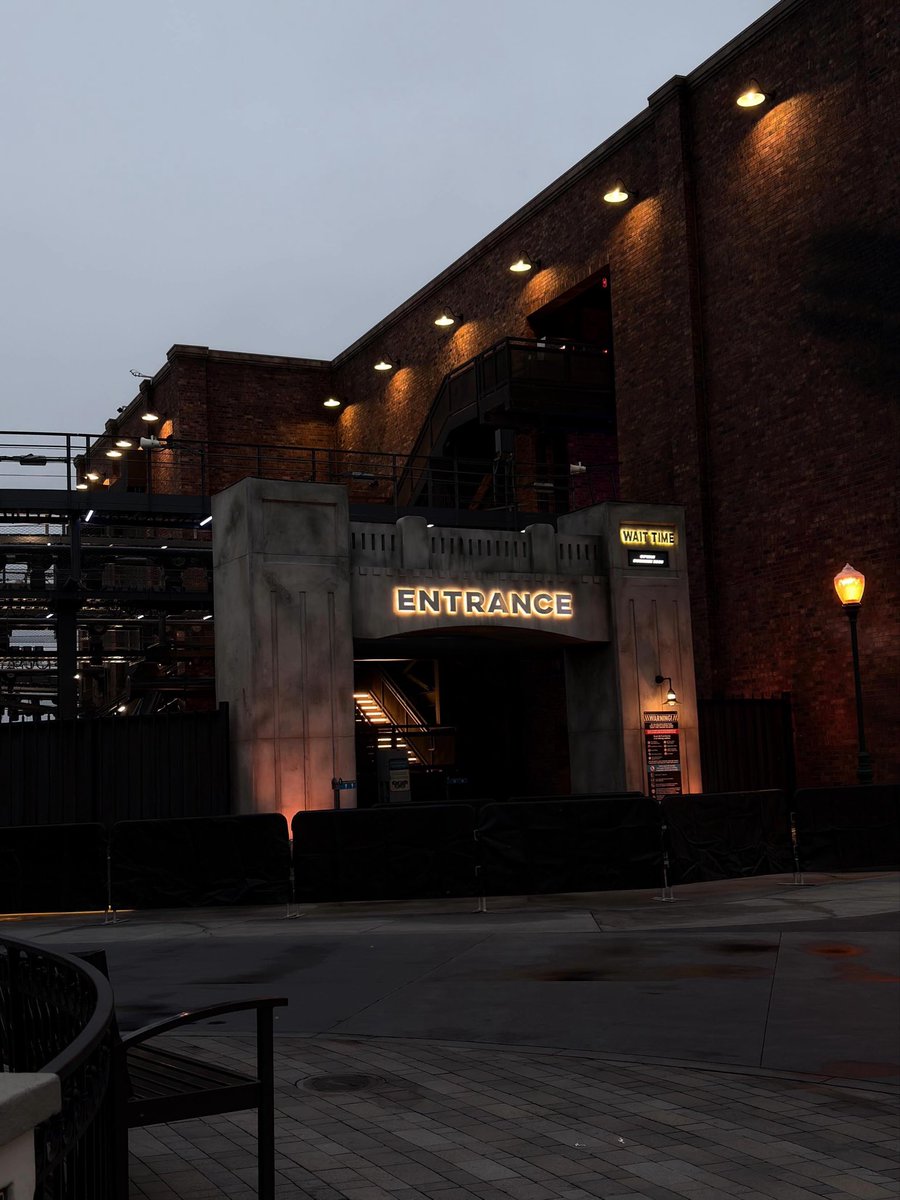 Cykrolis's tweet photo. FIRST LOOK AT THE F&amp;F HOLLYWOOD DRIFT ENTRANCE WITH WALLS DOWN! VIDEO COMING SOON https://t.co/ZipXmyyPQc