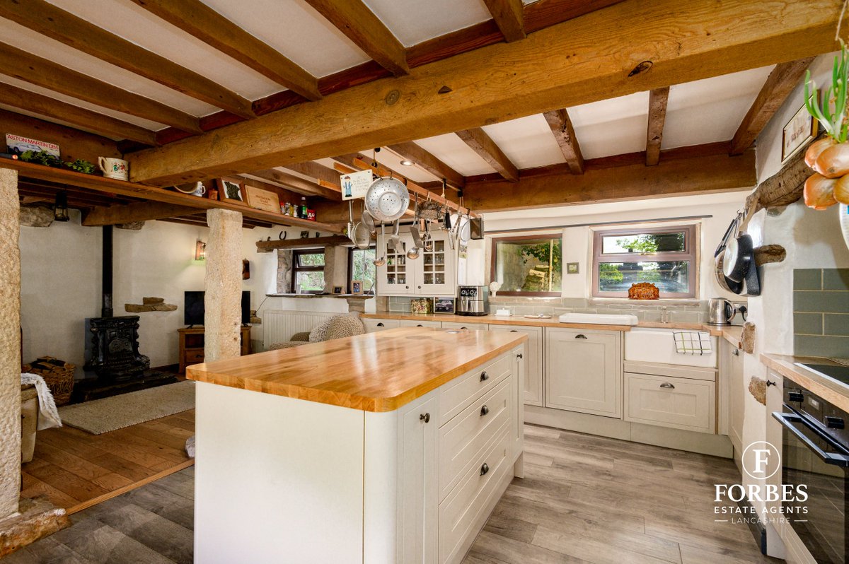 ForbesEstate's tweet photo. 💥 Character Property Alert! - Hill Park Cottage, Hill Top Lane, Whittle-le-Woods.
🏡 Offering a relaxed and picturesque lifestyle, Hill Park Cottage is a charming stone-built Georgian residence dating back to circa 1803, set within approximately ¾ of an acre. https://t.co/dlw9xLeWWQ