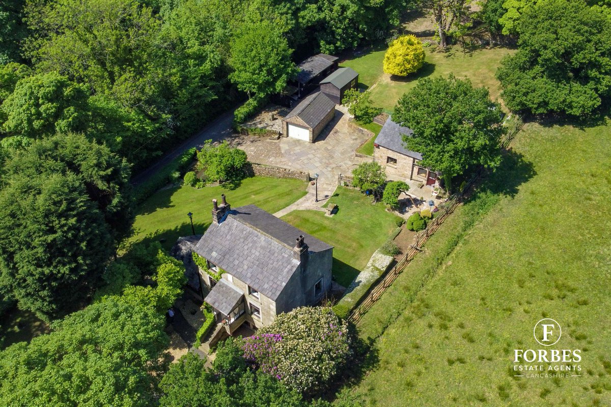 ForbesEstate's tweet photo. 💥 Character Property Alert! - Hill Park Cottage, Hill Top Lane, Whittle-le-Woods.
🏡 Offering a relaxed and picturesque lifestyle, Hill Park Cottage is a charming stone-built Georgian residence dating back to circa 1803, set within approximately ¾ of an acre. https://t.co/dlw9xLeWWQ