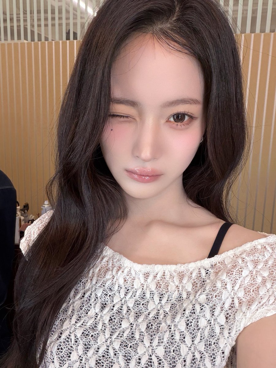 f9jhn's tweet photo. 今日も可愛くて綺麗なソイちゃん💖
私も雨の日はソイちゃんが不便な思いをしていないか考えてるよー☔
#H1KEY #하이키 #SEOI https://t.co/Kx0aHVwTzT