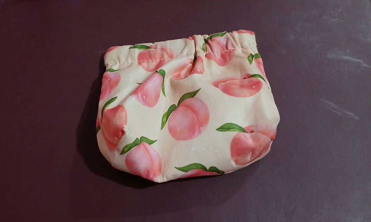 Er_Apz's tweet photo. @bittercaffeines Samaan, dompet multifungsi 🍑 https://t.co/UXnVBIEWmQ