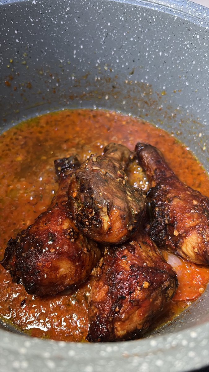 sholss__'s tweet photo. Peppered chicken is one of the best ways to eat chicken. Agreed?🤭 https://t.co/vzPVU8ZOw4
