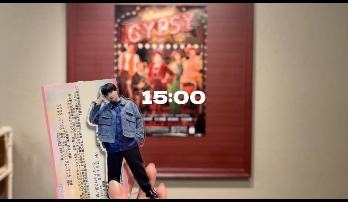 53sama__'s tweet photo. GYPSY大阪初日観に行ってきた💃

こみが面白かったと話していたし、井上瑞稀さーんもいるしと思って、すごく単純な理由で()観に行ったけど、お芝居、歌、演出に終始ワクワクで楽しかった👍🏻照明の使い方がすごく面白いシーンがあったのと場面展開がテンポ良かった😽

ドリボ2018()ぶりに観る、井上瑞稀さんはお兄さんになっていた🙂‍↕️ダンスがかっこいい✨

普段作る側のこみと同じ観客として同じ作品観れたのよかったなと思えた一日でした〜