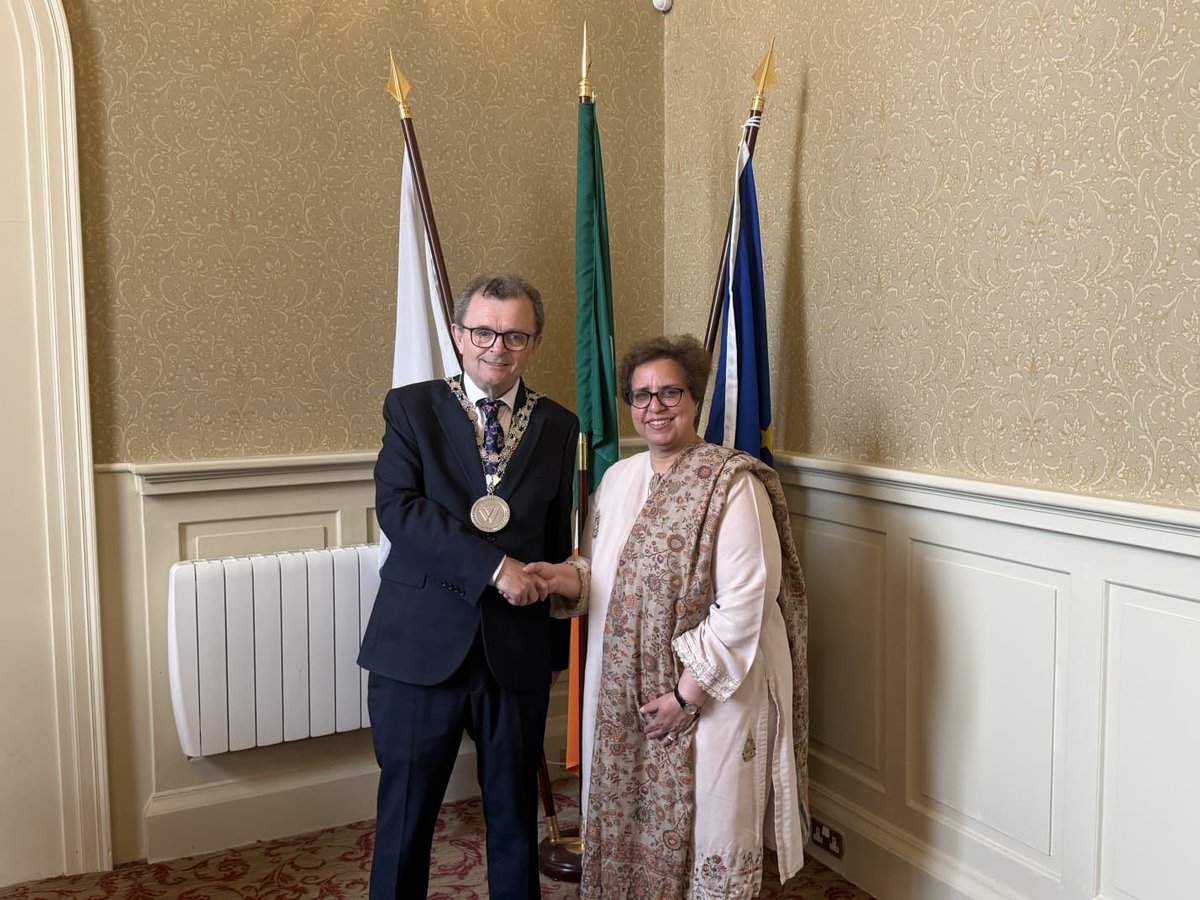 PakinIreland's tweet photo. Amb Mariam Aftab called on Cllr. Seamus Ryan, Mayor of Waterford City &amp; County.  Cllr Ryan briefed the Amb about city council's  initiatives. He  appreciated role of the Pakistani community based in Waterford. https://t.co/EiHK3L151b