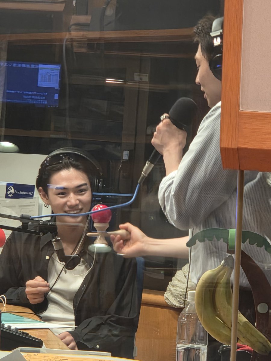ZERO8yfm's tweet photo. すごいことになってます
丸裸
#ZERO8 #WATWING 
 #八村倫太郎　 #REIJI  
#FMヨコハマ　 #NSP_820 　#WILDBLUE https://t.co/G2rhWzPiqX