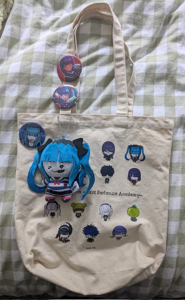 darumilover's tweet photo. This will be my bag for #qcon (because I couldn't make an itabag in time), need to make sure everyone knows I am also autistic and gay. https://t.co/KF5zx5bEJT
