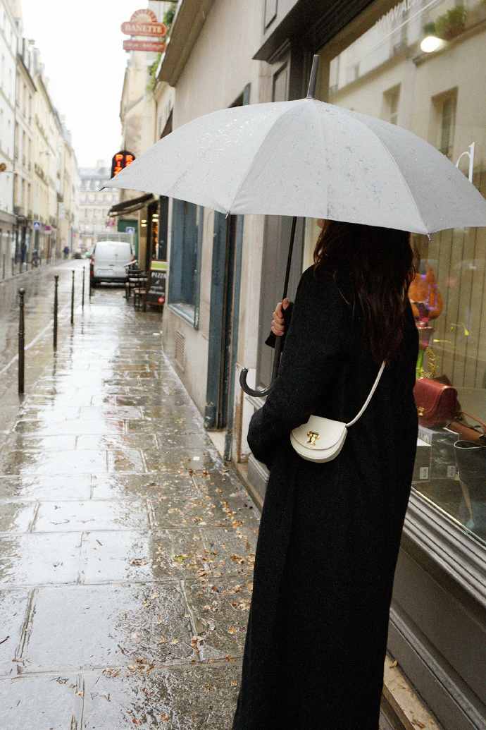 ooopsenya's tweet photo. A stranger held the door for me in the rain today, and said "Hope your day gets warmer"—small acts make the world so much nicer.， https://t.co/HL4rWkPCwn