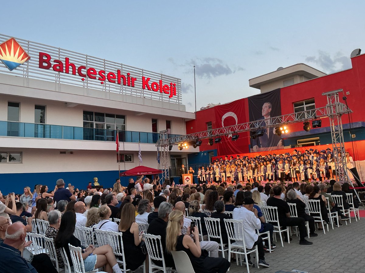 BKkarsiyaka's tweet photo. Bahçeşehir Koleji Karşıyaka Kampüsü 8.sınıf öğrencilerimizin Liseye Geçiş Töreni’ni gururla gerçekleştirdik.❤️💙

Emek veren tüm öğretmenlerimize, ailelerimize ve en önemlisi sevgili mezunlarımıza teşekkür ediyor; her birine başarı, mutluluk ve ilham dolu bir gelecek diliyoruz.✨ https://t.co/PJqIRTtM4B