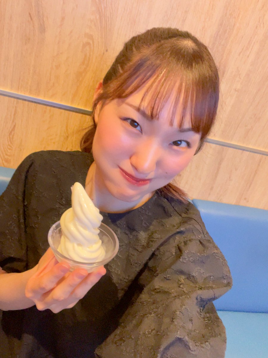 kariyon_planet's tweet photo. 【ソフトクリーム上達のお知らせ】
朝カラ練のいけないところはね、朝からソフトクリームいっぱい食べちゃうところ🍦見てくださいこれ。だんだん巻き方上手くなってきたの！！笑

もちろん日々の滑舌＆発声練習もしっかりやったよ🐮最近は舌の位置を少し前目にするトレーニングも取り入れてます❣️ https://t.co/NlyAmpEU33