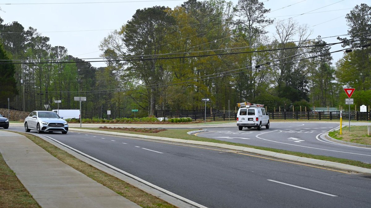 cityofmiltonga's tweet photo. Heads up, Milton: Fulton County Water Services will soon begin water line work along Hopewell Road between the Bethany Bend roundabout and Old Northpark Lane.

Drivers should expect intermittent single-lane closures and delays during the project, which is expected to last 5-6 weeks and finish before the new school year.

This is a Fulton County project. Please plan ahead and allow extra travel time.