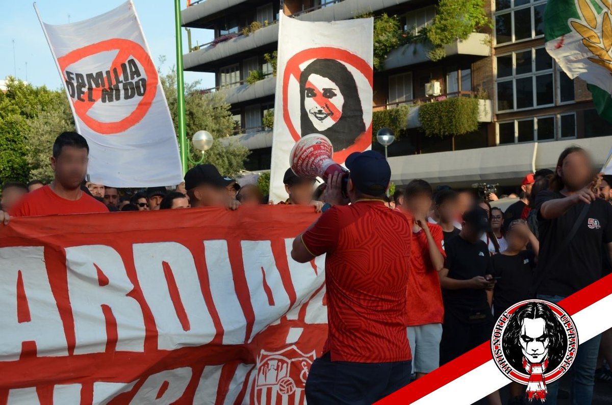 birisoficial's tweet photo. ¡EL SEVILLA SOMOS NOSOTROS!

Aquí os dejamos un hilo con algunas fotos de la manifestación de ayer. 

1/5 https://t.co/T1u4XpClyO