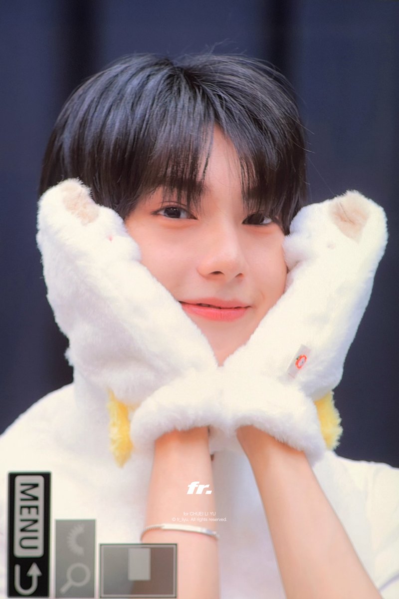 fr_liyu's tweet photo. 260619 미니레코드 대면팬싸
#최립우 #CHUEILIYU #崔立于 #플레어유 #FLAREU https://t.co/lreqNS5CqT