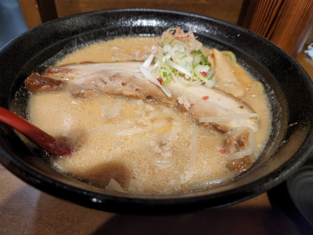jun122922210's tweet photo. 夜のお散歩 https://t.co/d9pcdPuUM0