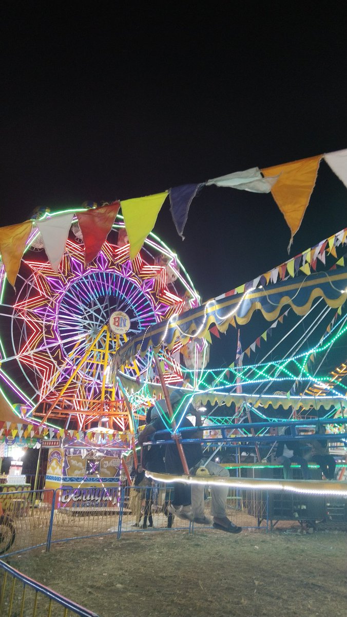 stoopepie's tweet photo. pasar malemm after uas https://t.co/aC103VkyBt