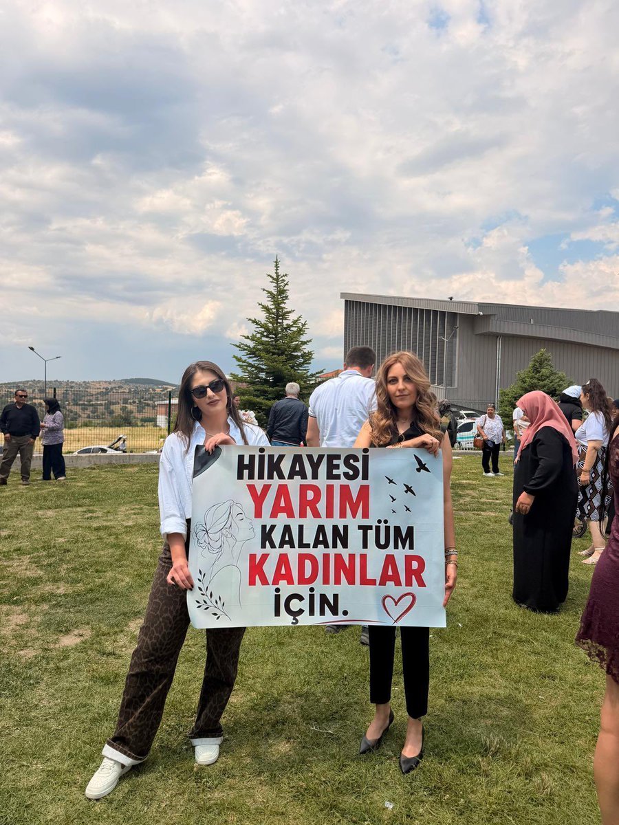 iyipartikadin64's tweet photo. Hikâyesi yarım kalan tüm kadınlara sözümüz var; unutmayacağız, unutturmayacağız, mücadeleden vazgeçmeyeceğiz☀️🇹🇷
@MDervisogluTR 
@KevserOfluoglu 
@Aysegulobali64 
@NurseNNacaRR 
@iyipartikashbsk 
@iyipartiusak64 https://t.co/6MQanZsq5Z