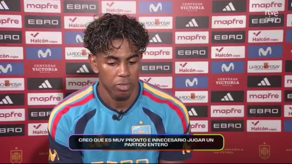 AlbicelesteTalk's tweet photo. 🚨 Lamine Yamal: “Messi’s hat-trick? Every match he plays proves that he is the greatest player in history. If anyone still has doubts, it’s because they’re deliberately looking for them. 

"There’s nothing more to say. My idol is Neymar, but Messi is the greatest of all time.” https://t.co/OQVzCYwkux