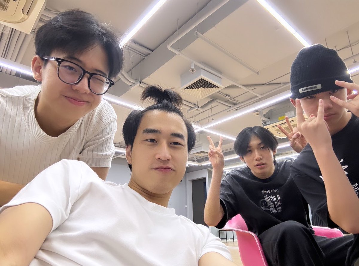 rworaphonn's tweet photo. ิิ #ProjectAlphaNewClan https://t.co/r0IA17MuBm