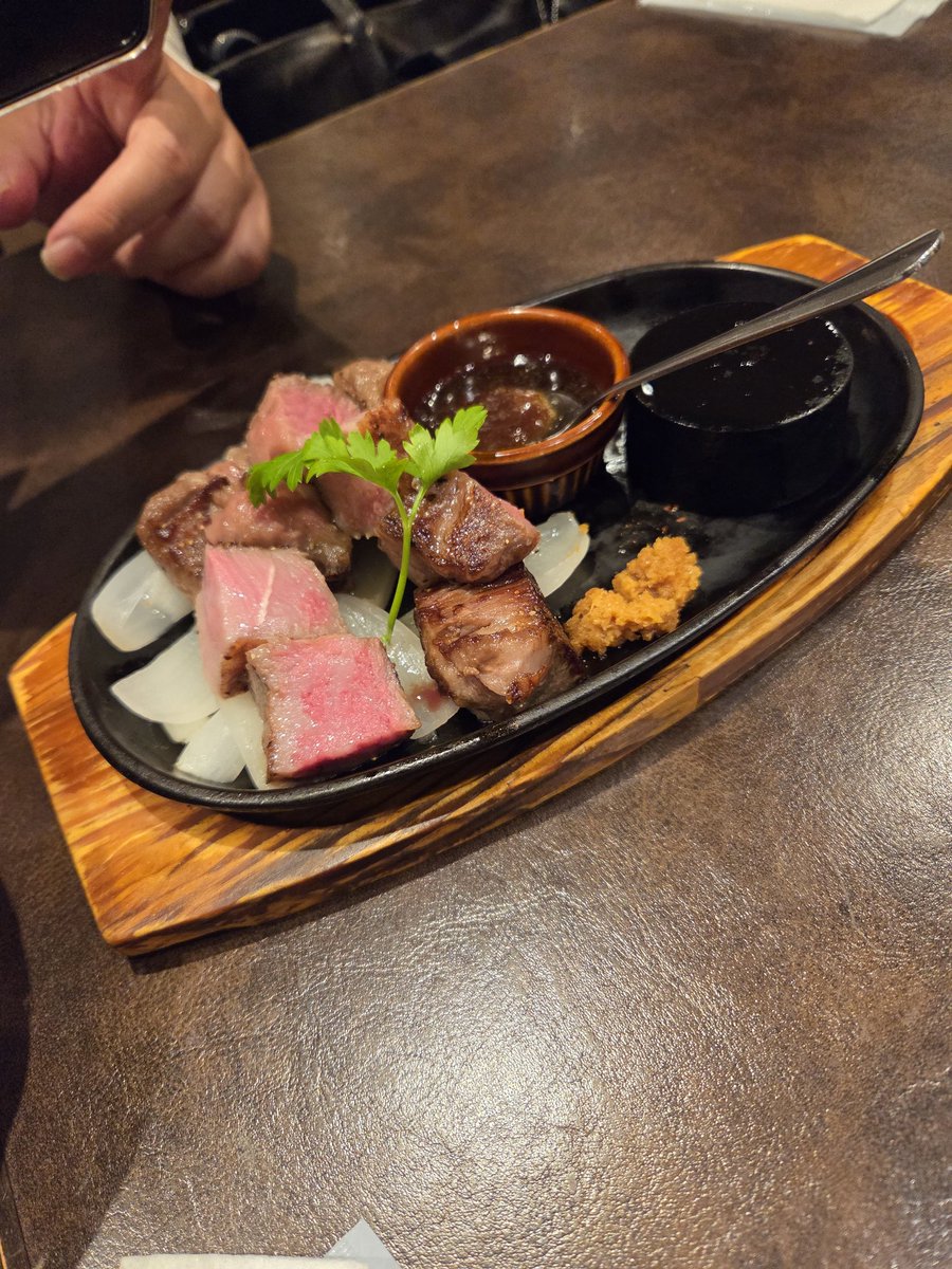 084tabron's tweet photo. 電車止まって最悪と思いきや友達と飲んで食べて良い思い出となりました。
最終の電車で今から名古屋にも帰れて良かったです。 https://t.co/zlfmNuT1Bc