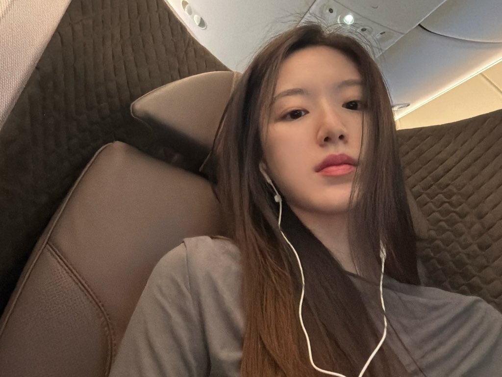 TALESOFRE's tweet photo. When you got nothing to do for hours of flight so you opened the camera to take some proofs. https://t.co/OjwsO3FT26
