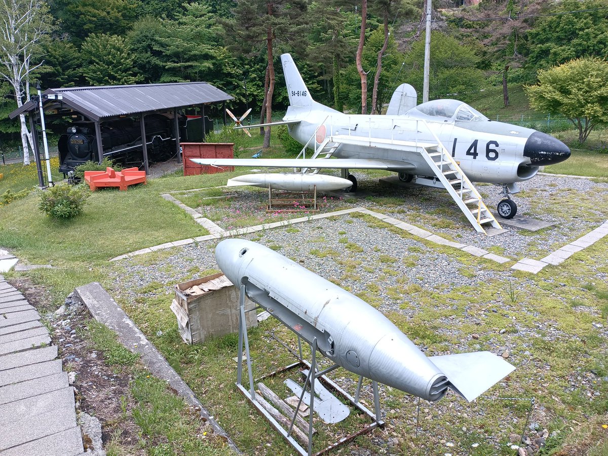 JA754A's tweet photo. 屋外には実機も展示されています。
目玉は戦艦陸奥の主砲身でしょうか。陸奥のそれは大和ミュージアムにもありますが、ここのものはライフリングも見られます。 https://t.co/L3jS1qDEAZ