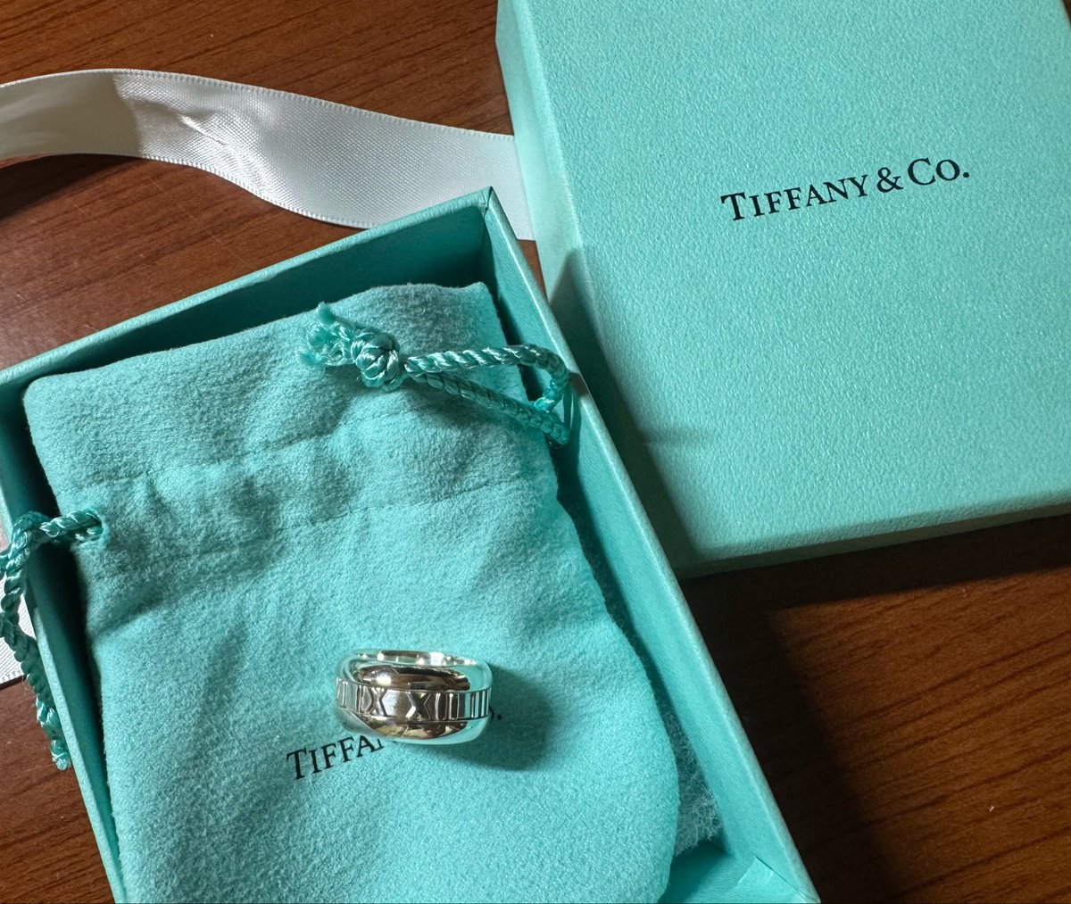 Ne56Mi's tweet photo. 彼さんから初めてリングをもらった…

どんなにねだってもアクセサリーは絶対プレゼントなかったのに、急な不意打ちはダメです…。

Edenのストだけでギャン泣きやのに、こん��サプライズされたら号泣やて😭😭 https://t.co/9dWI93alT6